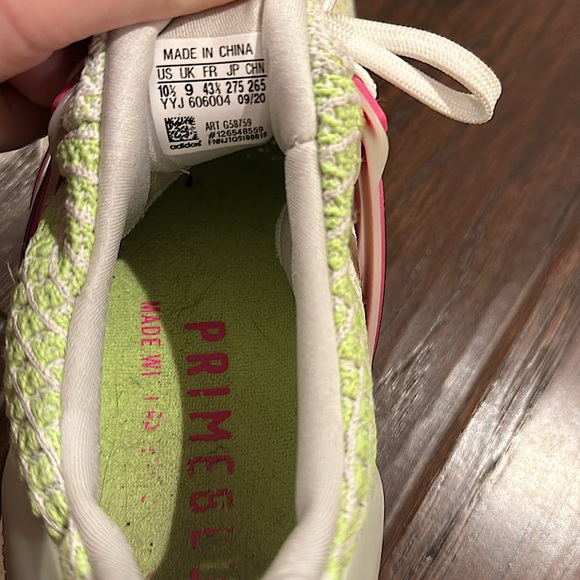 Glow in the Dark Adidas Ultra Boost - Picture 5 of 6